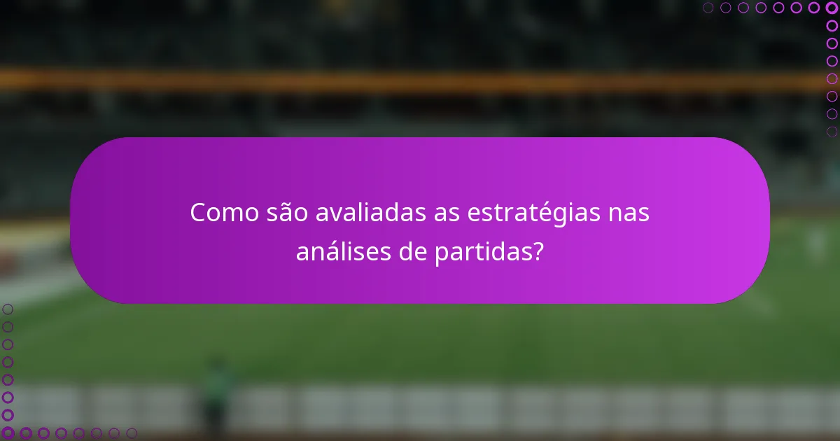 Como são avaliadas as estratégias nas análises de partidas?